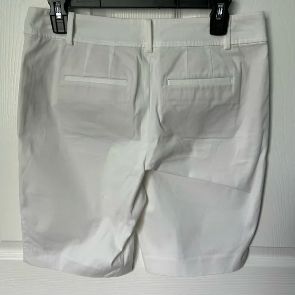 Talbots White Bermuda Perfect Short Size 6 - Picture 4 of 10
